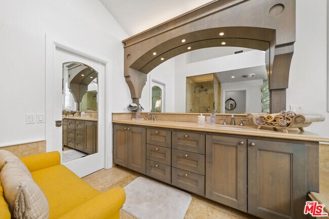 Building Photo - 23318 Park Colombo