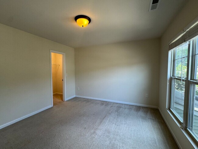 Building Photo - 3 Bedroom/2.5 Bath Brick Townhome in Cary NC
