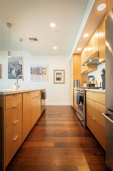 Stainless Steel Appliances - 1322 E 12th St