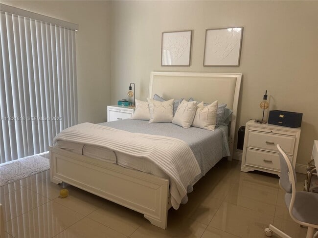 Building Photo - 798 NE 43rd St