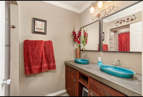 Building Photo - 6544 College Grove Dr