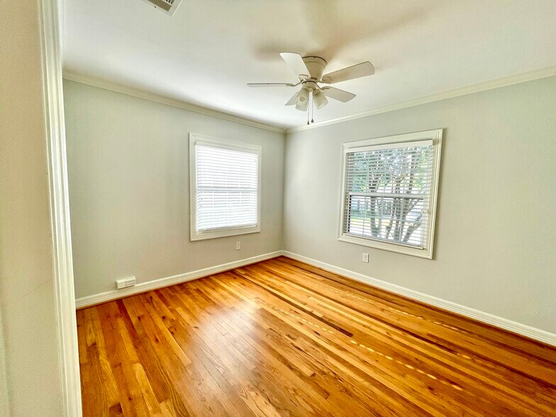 Building Photo - 3716 Collinwood Ave
