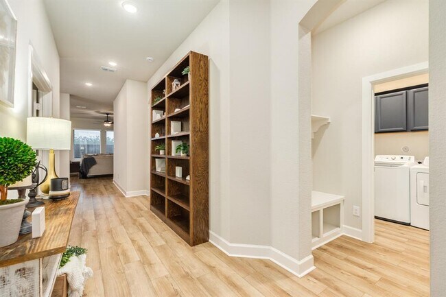 Building Photo - 9806 Starry Night Ln