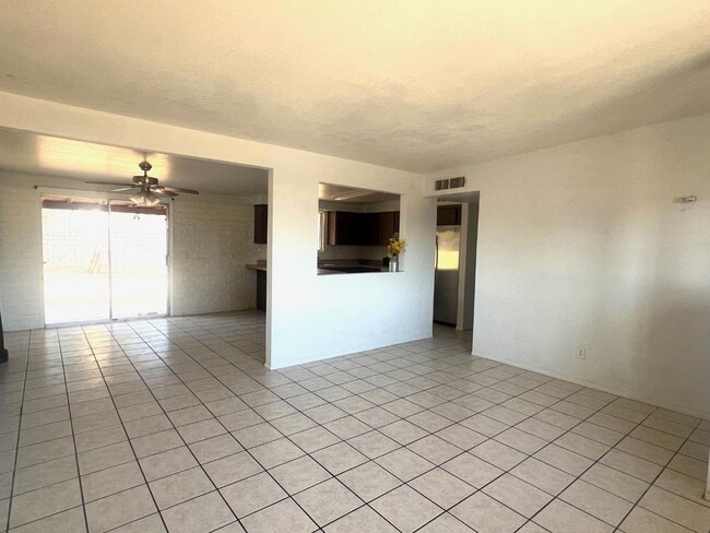 Building Photo - 2328 W Las Lomitas