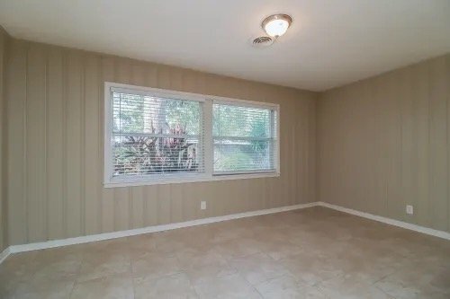 Building Photo - 625 Holland Ave