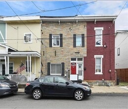 Building Photo - 140 Home St