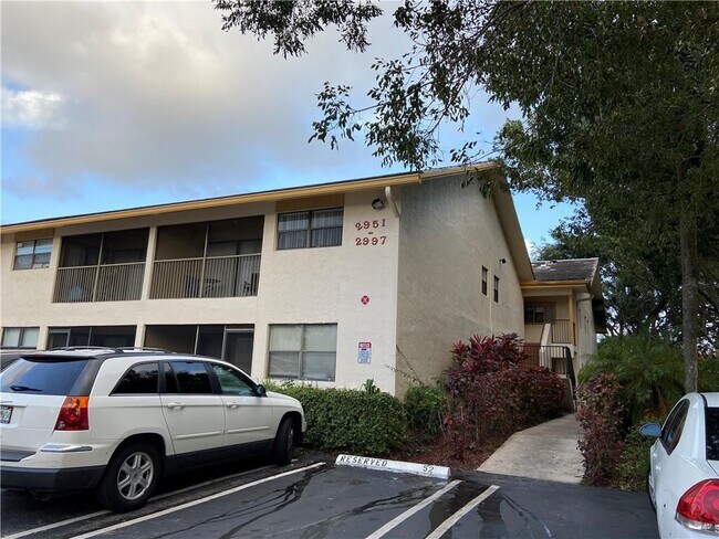 Building Photo - 2967 Riverside Dr