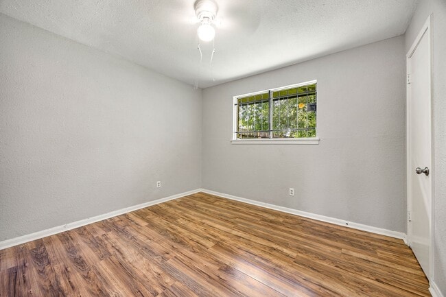 Building Photo - 5618 Briarwick Ln