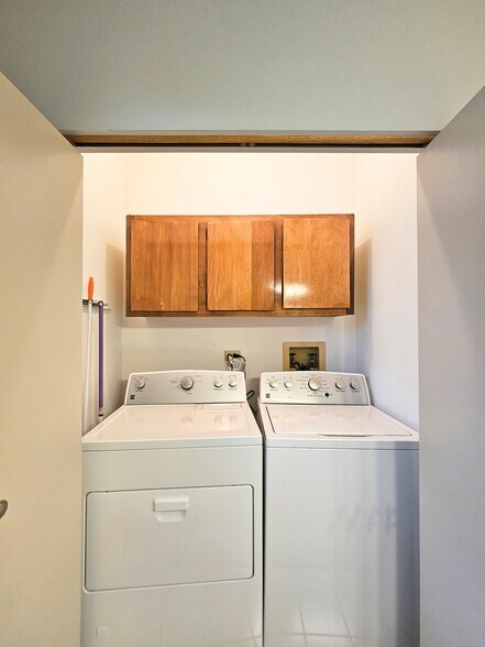 Laundry - 22943 Bussey Dr