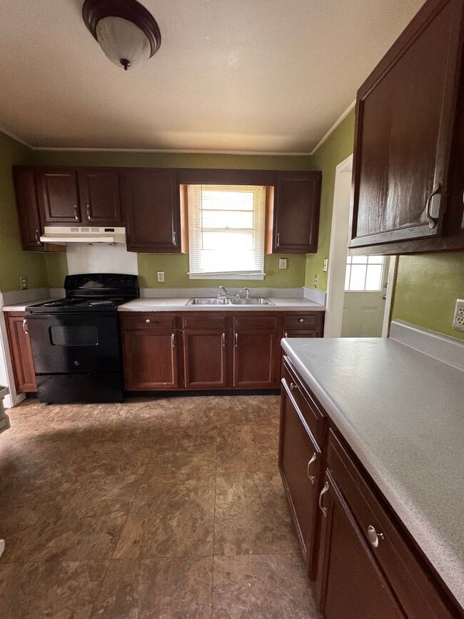 Building Photo - 503 Henderson Dr