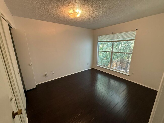 Building Photo - 2700 Mulford Cove