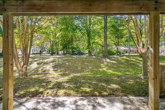 Building Photo - Bright 2 Bedroom Townhome in Williamsburg VA with Finished Lower Level & Private Balcony