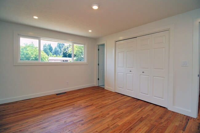 Building Photo - 14155 SW Red Haven Dr