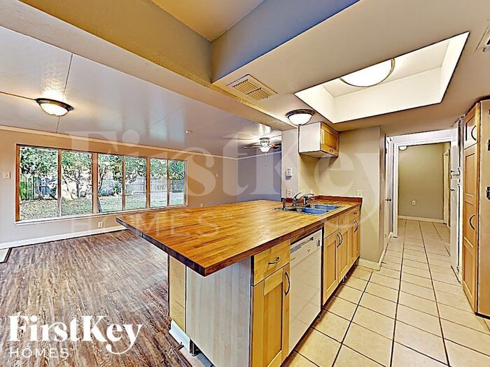 Building Photo - 7505 Evergreen Dr