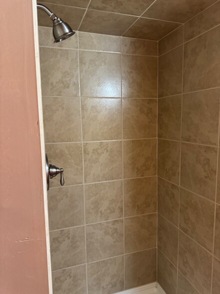 Building Photo - 825 E 35th Ave