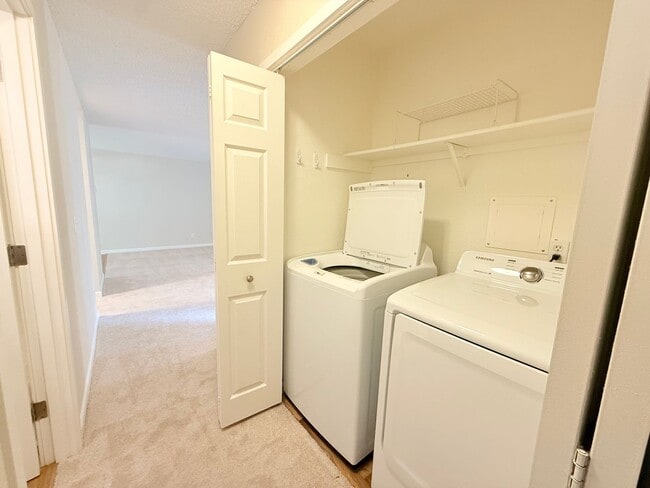 Building Photo - Super Cute 2 Bedroom Condo in Tigard!!! Water, Sewer and Garbage Included!!!