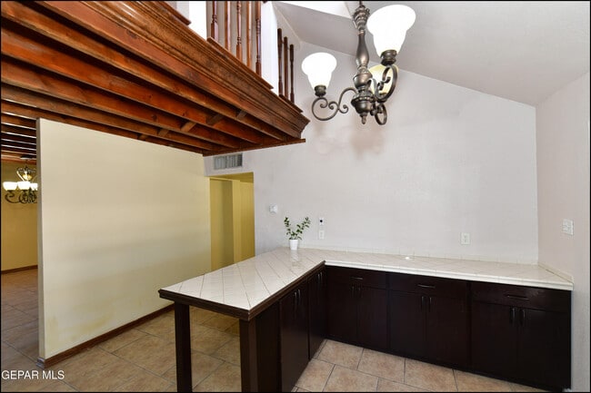 Building Photo - 908 Bolivia St