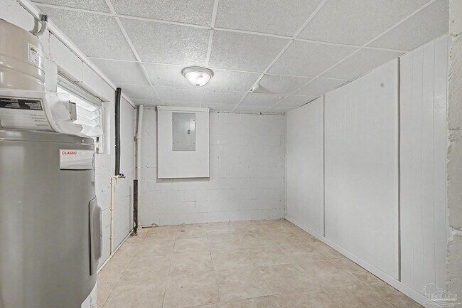 Building Photo - 560 N 72nd Ave