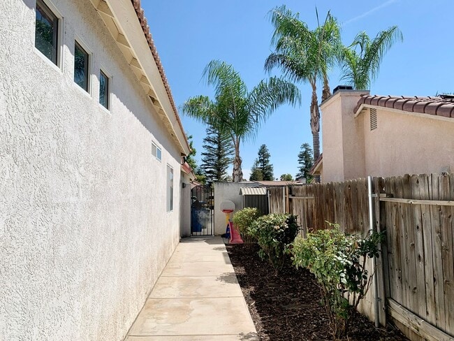 Building Photo - Beautifully Updated Home in Tevis Ranch - ...