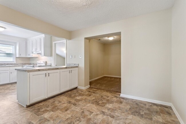 Building Photo - 4BR | 2 Full Baths | Downtown Newport News