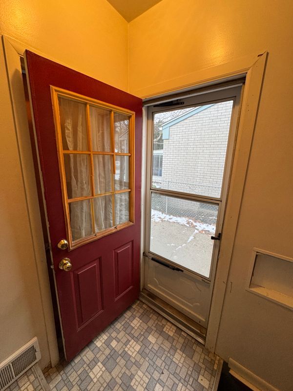 Building Photo - 28556 Milton Ave