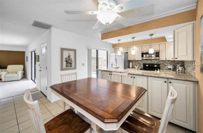 Building Photo - 2725 5th Ct