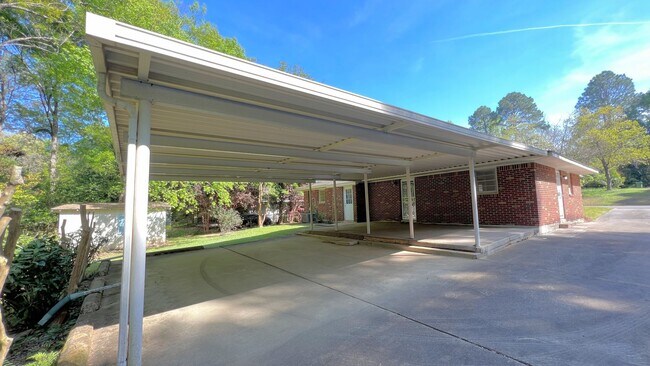 Building Photo - 3-Bedroom with so much to offer !