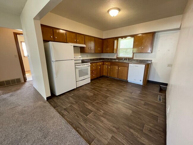 Building Photo - 2208 Chanticleer St