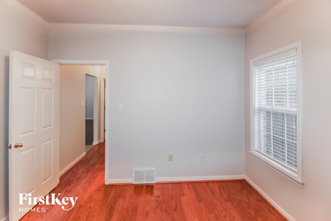 Building Photo - 8672 Eagle Dr