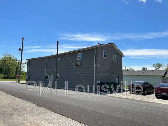 Building Photo - 1302 Main St
