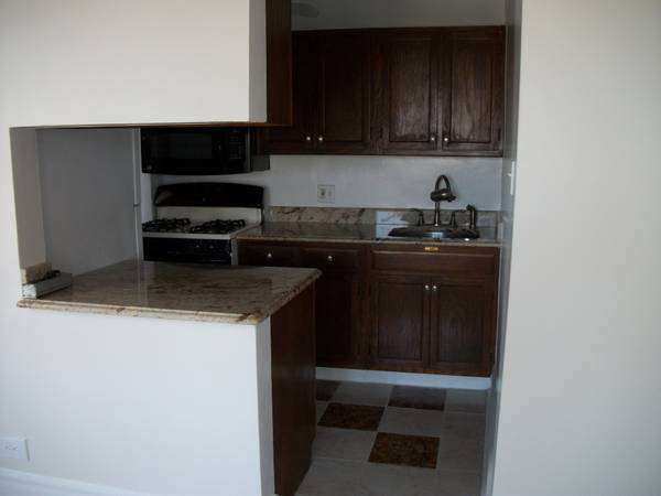 Building Photo - 5300 S Shore Dr