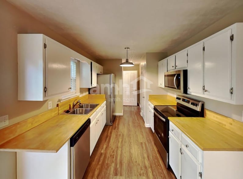 Building Photo - 7827 Rainey Dr
