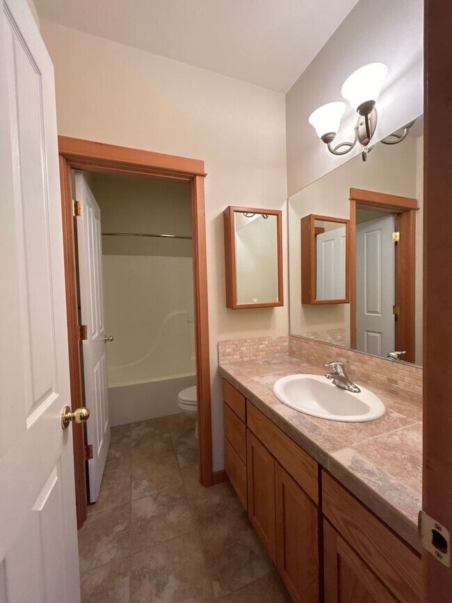 Building Photo - 3 Bedroom / 2 Bathroom House in NW Redmond - PENDING APPLICATION