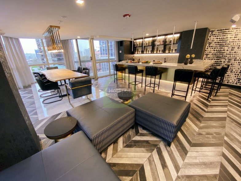 Building Photo - 903 N State St