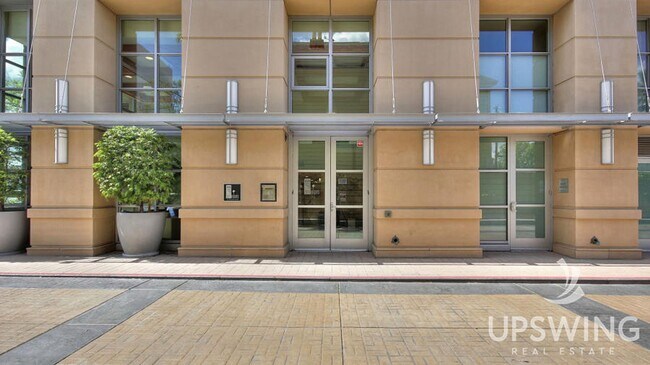 Building Photo - Fantastic 2 Bedroom/2 Bath at City Heights