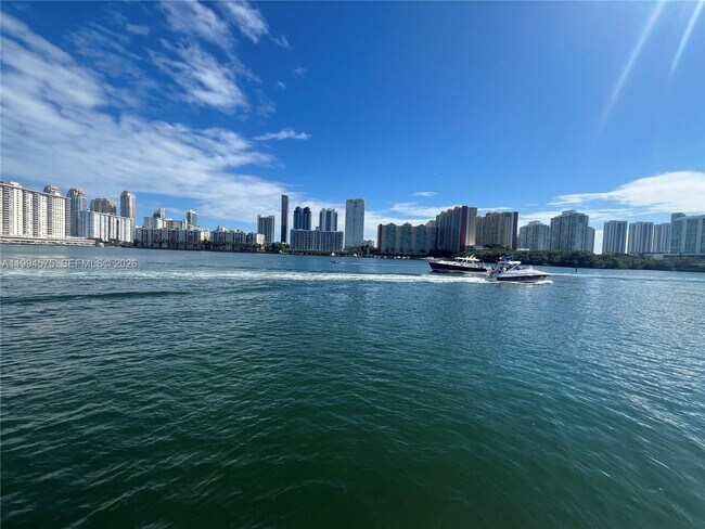 Building Photo - 3923 NE 166th St