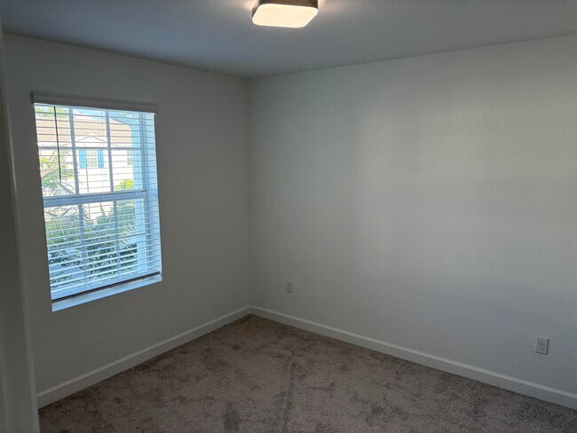 Building Photo - 4181 Lagoon Shore Dr