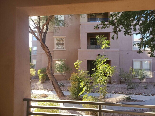 Building Photo - "Unique 3-Bed, 2-Bath Condo with 2 car attached garage located in Prime Scottsdale Location!"