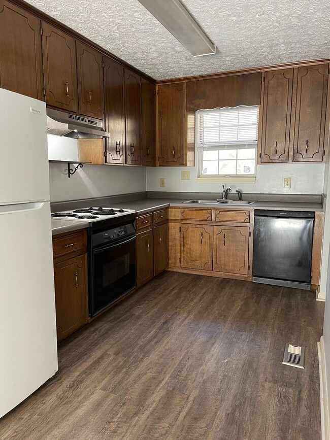 Building Photo - 2/2 Duplex in 5 POINTS near Memorial Park!!!  Available April 2026