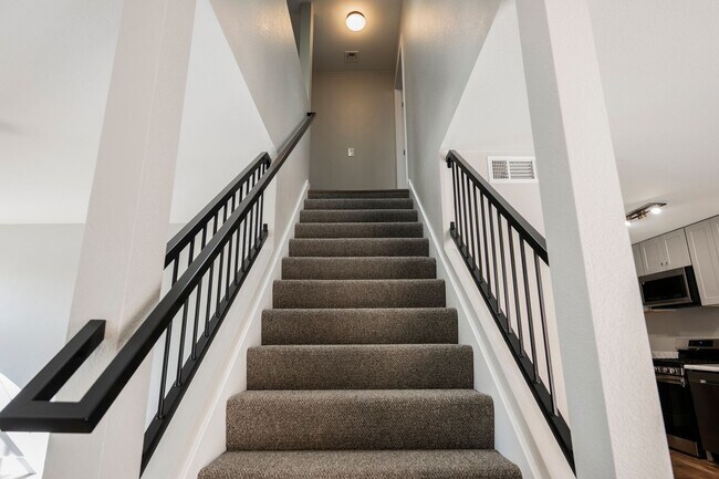 Building Photo - Fully Remodeled 3-Bedroom Townhome