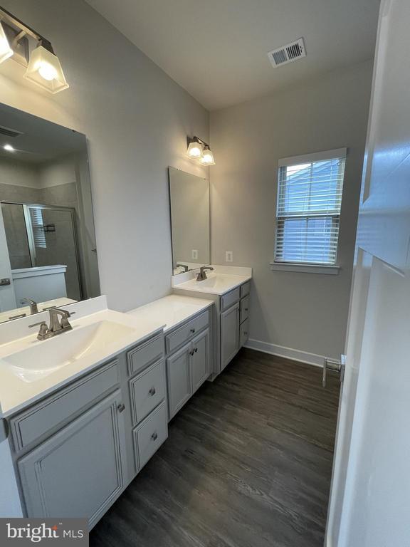 Building Photo - 8715 Shady Pines Dr