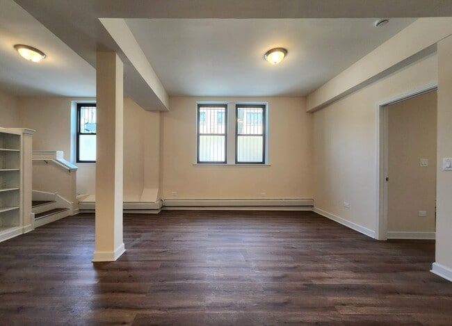 Building Photo - 2763 N Sawyer Ave