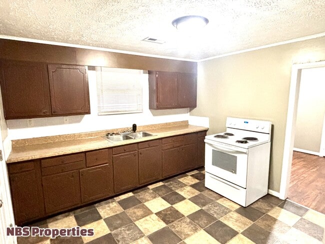 Building Photo - 2212 Harvey St