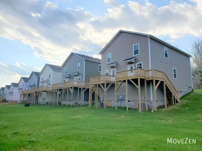 Building Photo - 277 Vanderbilt Rd