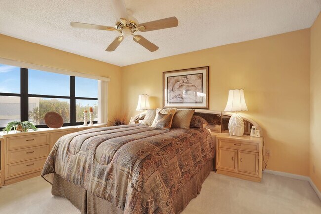 Building Photo - 330 SE 20th Ave