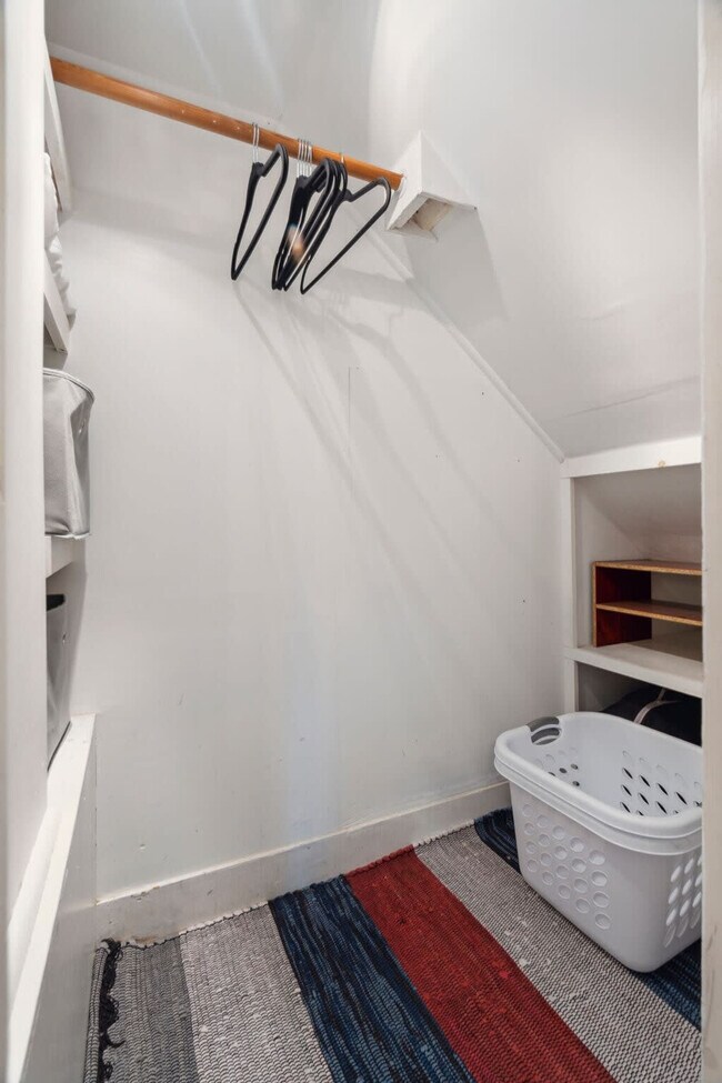 Building Photo - 78 Morning St