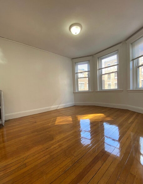 Building Photo - 151 Park Dr