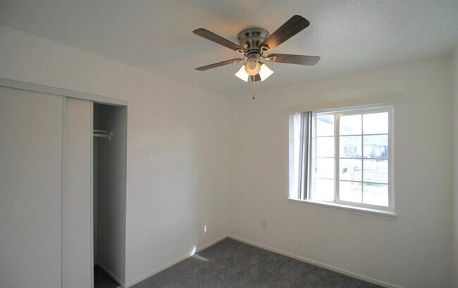 Building Photo - 1625 Sunrise Rd