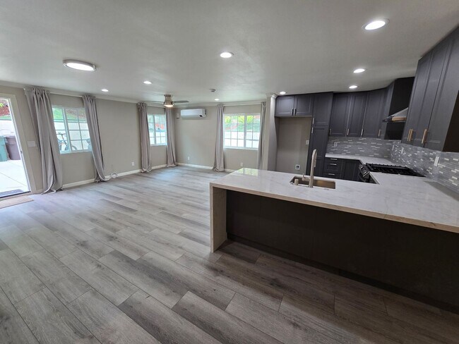 Building Photo - Fantastic 2 Bed, 2.5 Bath ADU unit in Sunn...