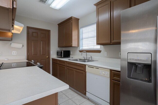Building Photo - 3569 Chatelaine Dr